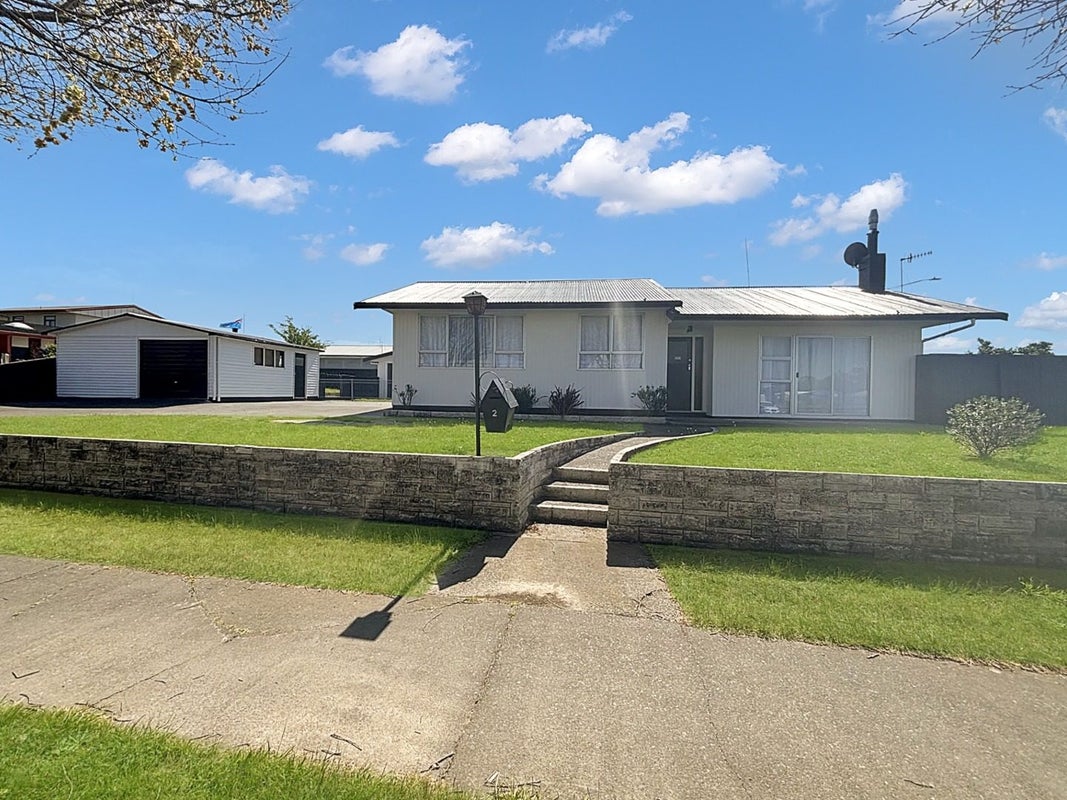 2 Tenby Terrace, Flaxmere, Hastings - Carousel 1