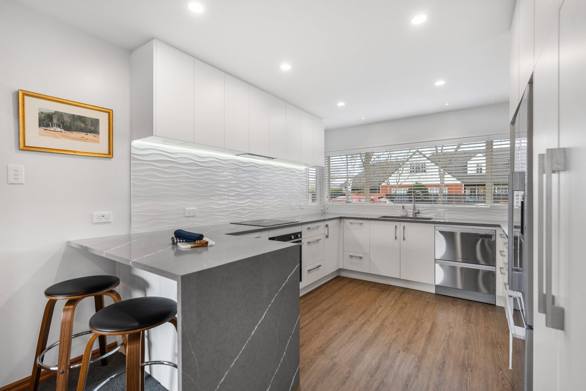 3 Berkshire Drive, Avonhead, Christchurch City, Canterbury - Carousel 2