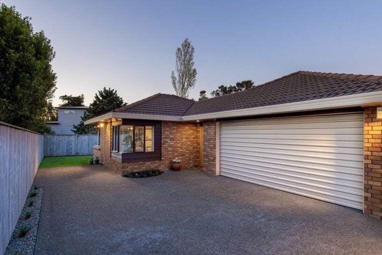 4/12 Stratford Avenue, Milford, Auckland - Carousel 1