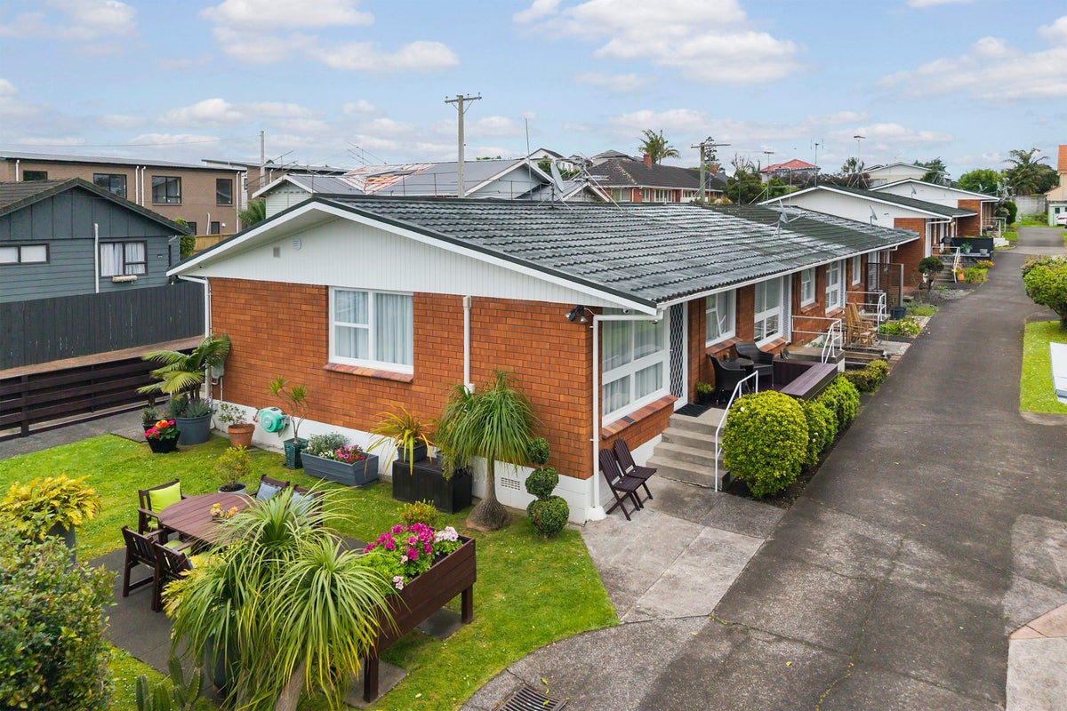 1/16 Inkerman Street, Onehunga, Auckland - Carousel 1