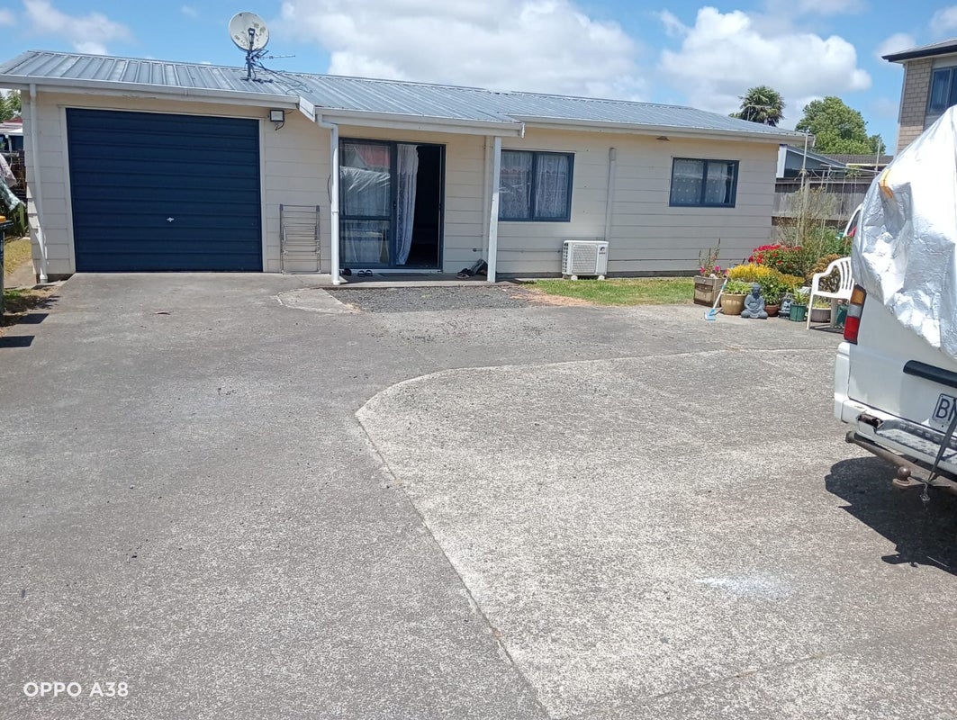 11 Reagan Road, Manukau, Auckland - Carousel 1