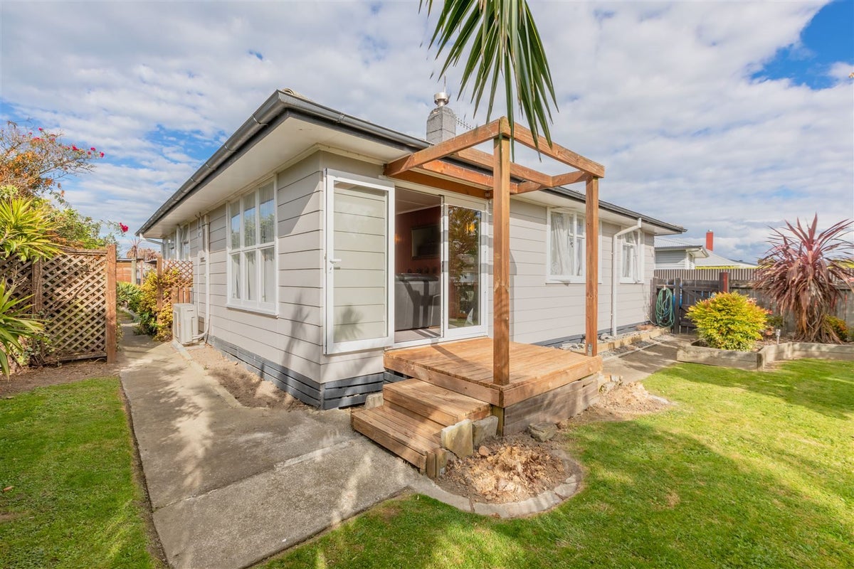18 Neal Crescent, Onekawa, Napier - Carousel 1