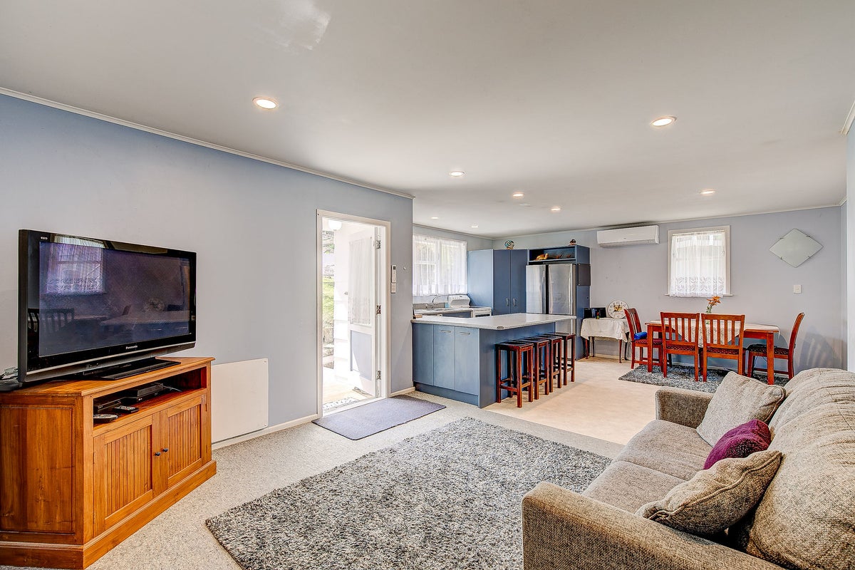 7 Hollow Close, Titahi Bay, Porirua - Carousel 2