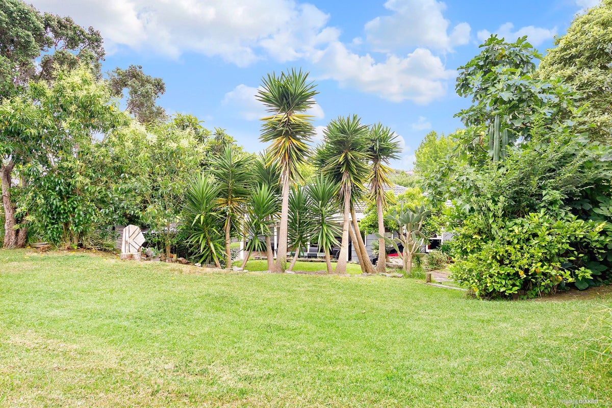 38 Sylvan Crescent, Te Atatu South, Auckland - Carousel 8