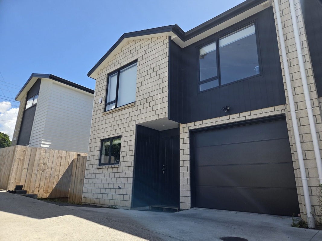 65A Tiroroa Avenue, Te Atatu South, Auckland - Carousel 1