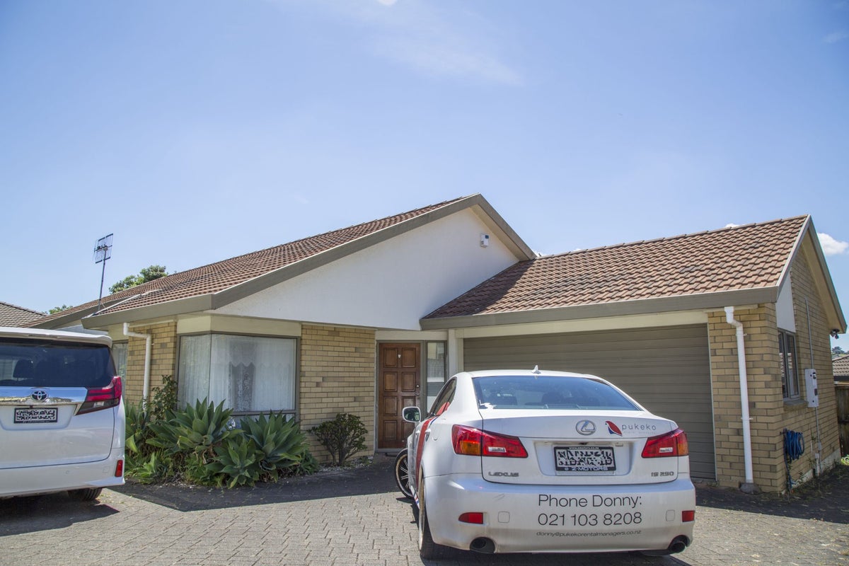 2/238 Botany Road, Golflands, Auckland - Carousel 1