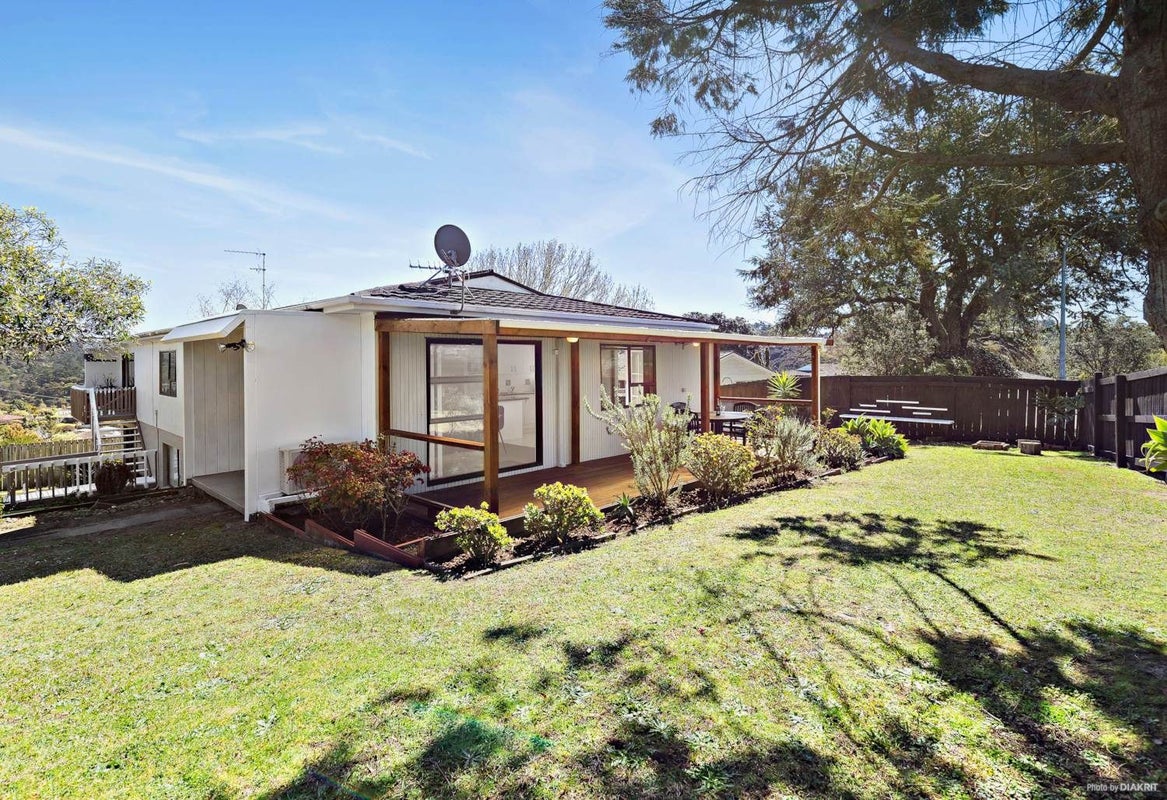 2/1 Simon Ellice Drive, Bayview, Auckland - Carousel 2