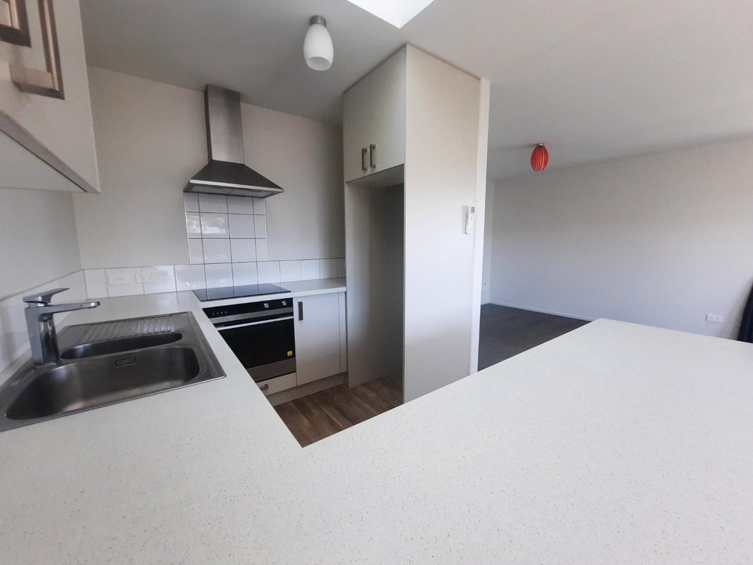 2/182 Brougham Street, Sydenham, Christchurch - Carousel 2