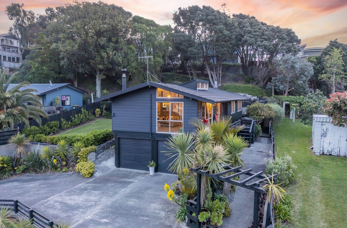 19 Renown Road, Raumati South, Paraparaumu - Carousel 1