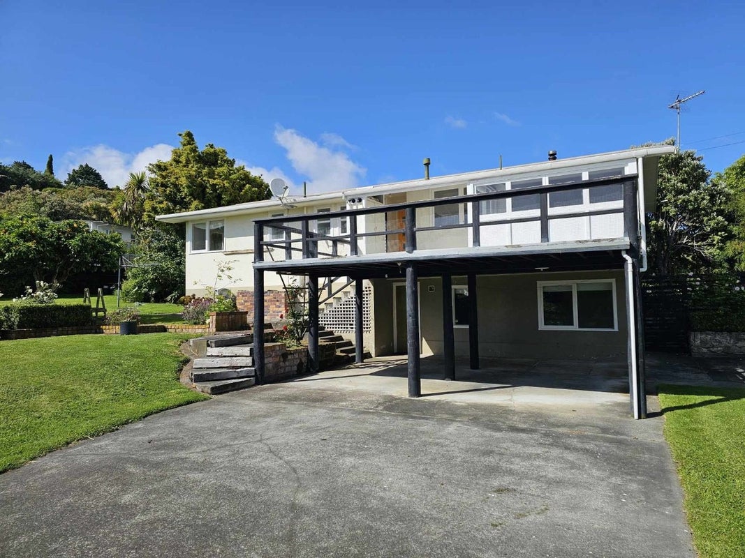 8 Iris Place, Bastia Hill, Whanganui - Carousel 21