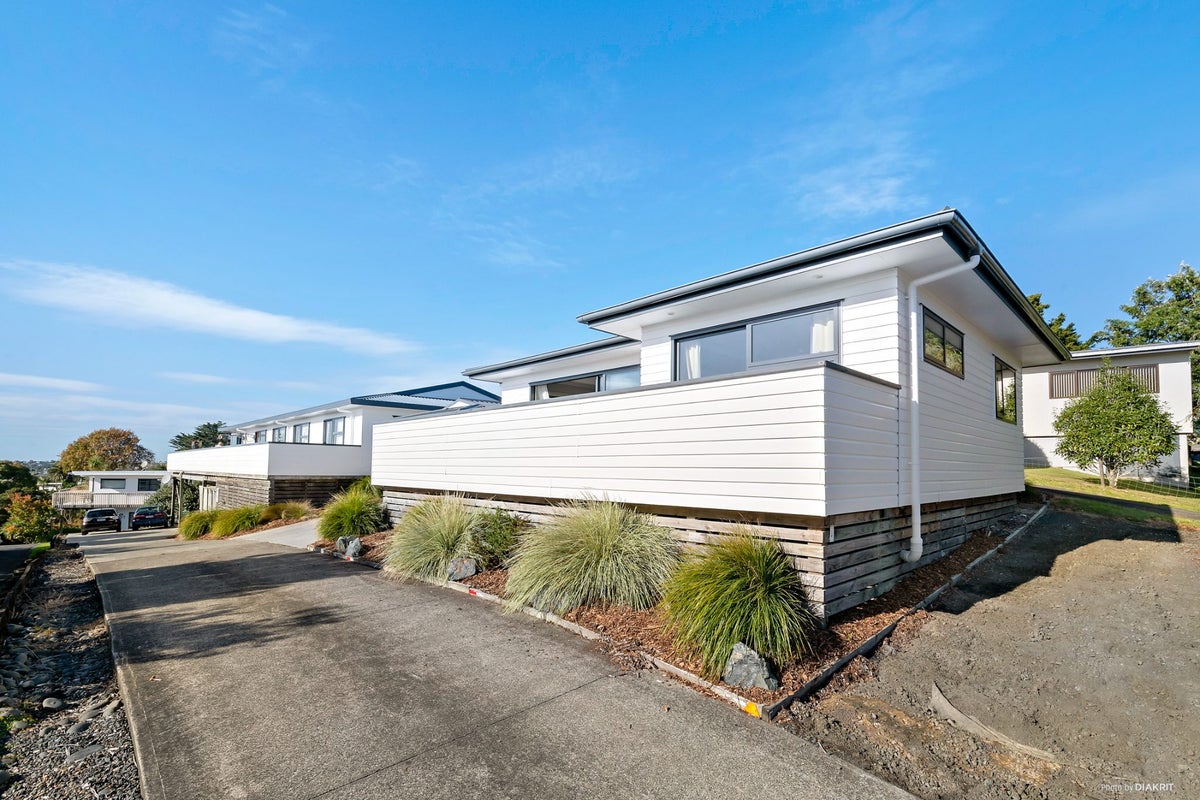 29 Gledstane Road, Stanmore Bay, Whangaparaoa - Carousel 2