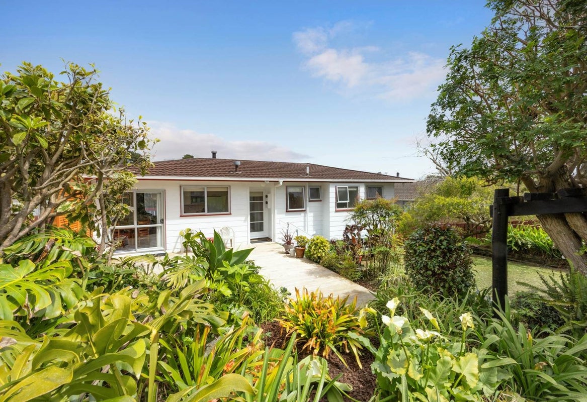 15 Longreach Drive, Sunnyvale, Auckland - Carousel 11