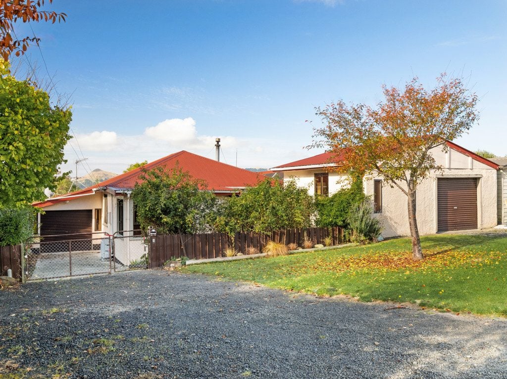 4 Hugh Street, Sawyers Bay, Port Chalmers - Carousel 1