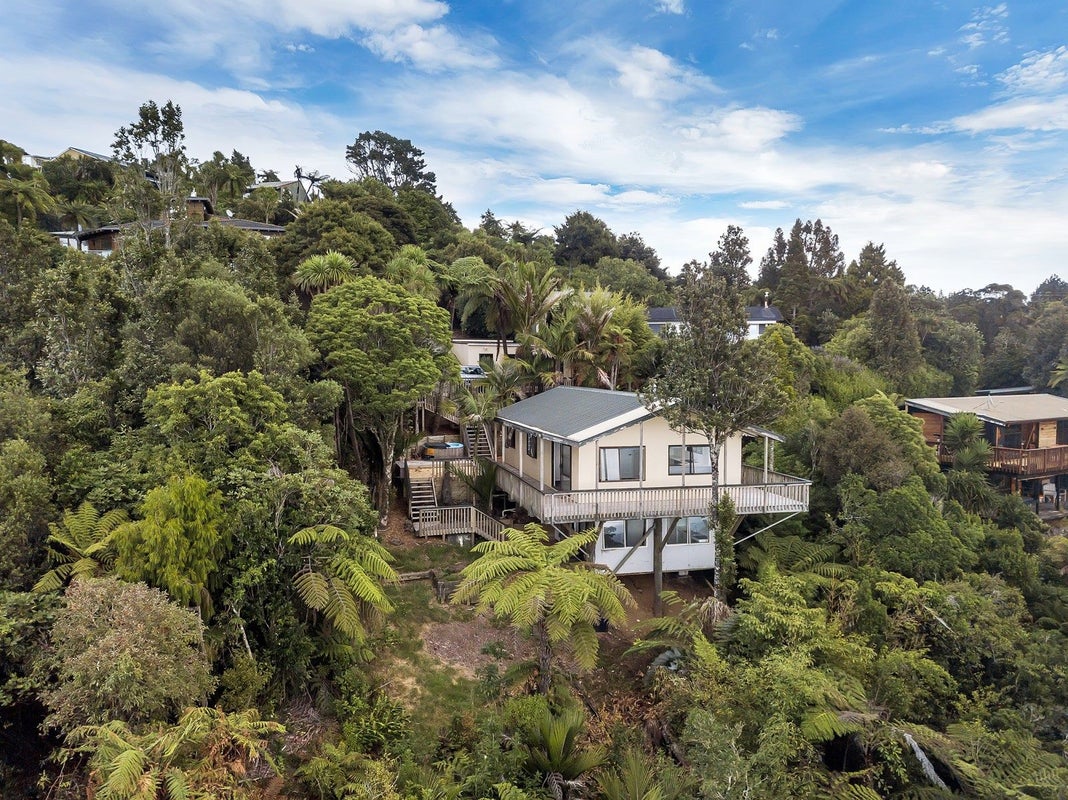 493 Scenic Drive, Waiatarua, Auckland - Carousel 2