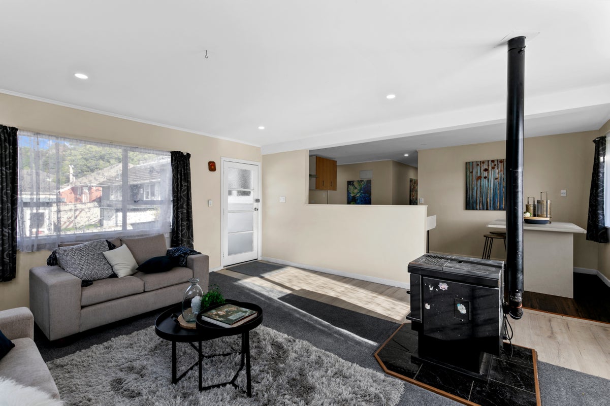 10 Logie Street, Stokes Valley, Lower Hutt - Carousel 2