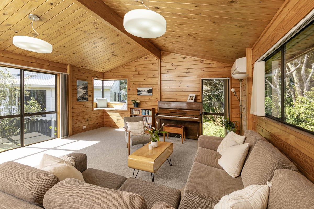 7 Chardon Place, Henderson, Auckland - Carousel 2