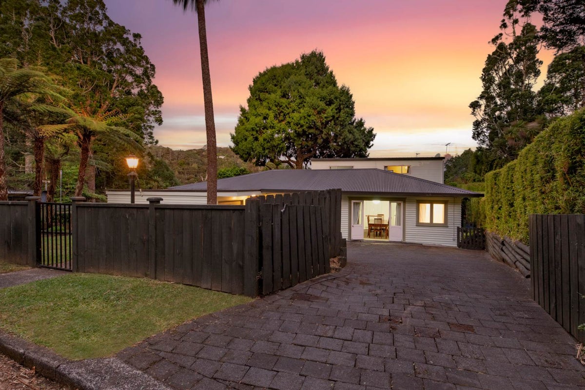 24 Tainui Road, Titirangi, Auckland - Carousel 1