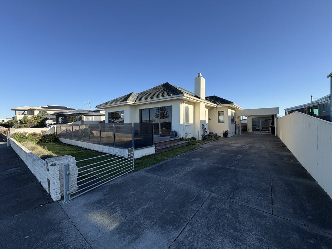 82 The Esplanade, Westshore, Napier - Carousel 1