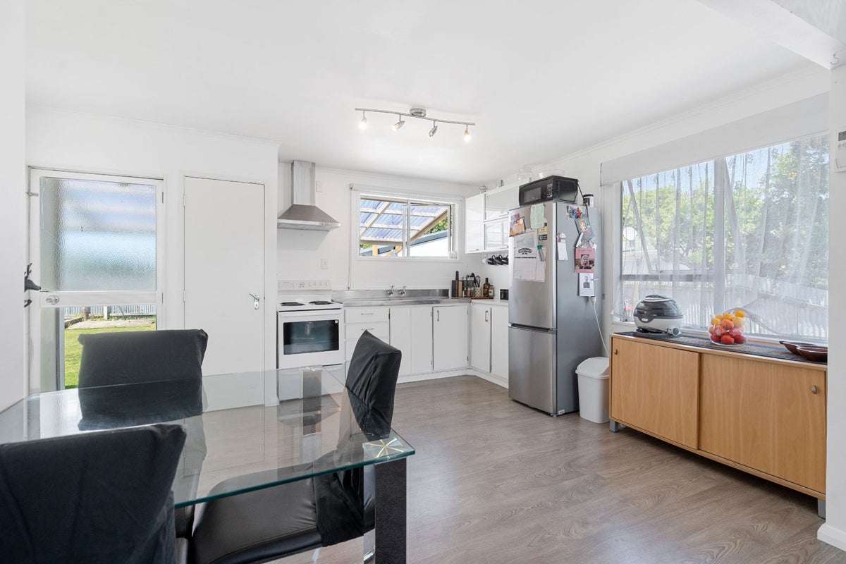 18 Patea Place, Kuripuni, Masterton - Carousel 2
