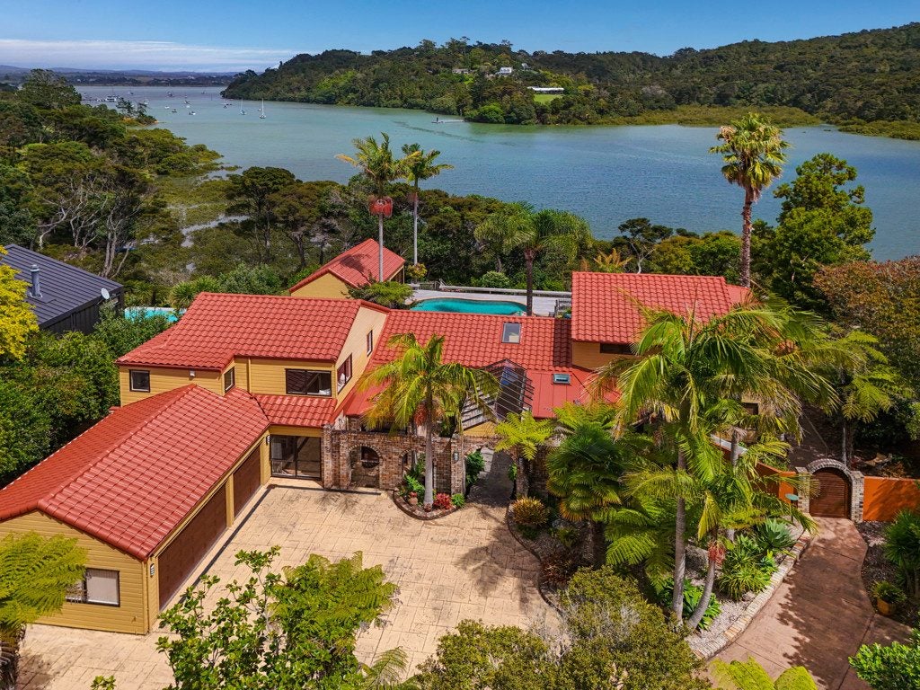 20 Kingfisher Grove, Greenhithe, Auckland - Carousel 1