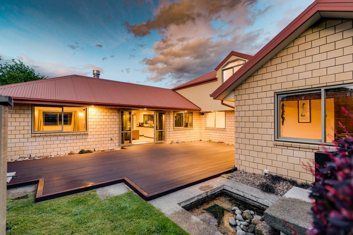 40 Woodhurst Drive, Casebrook, Christchurch - Carousel 1
