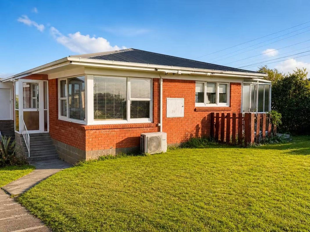 1/24 Knights Road, Rothesay Bay, Auckland - Carousel 1