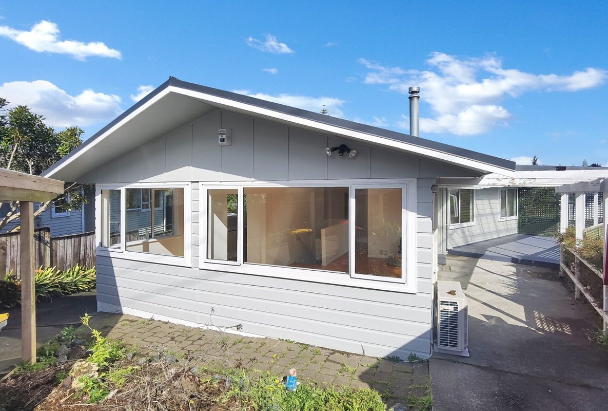 11 Sycamore Drive, Sunnynook, Auckland - Carousel 2