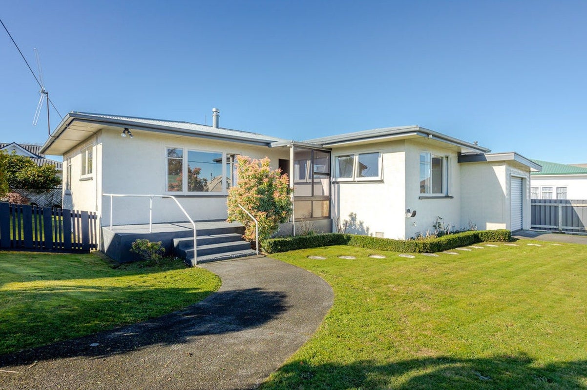 4 Victoria Avenue, Dannevirke - Carousel 23