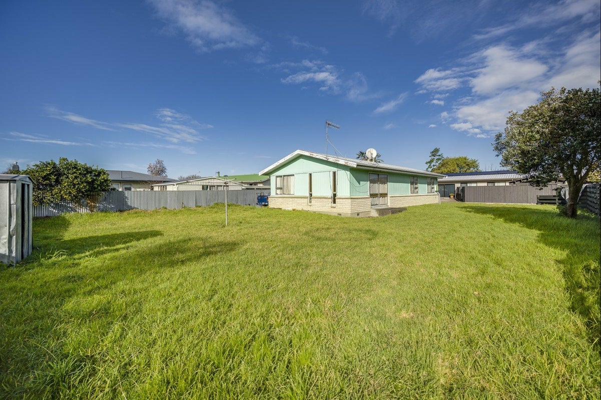 37 Elliott Street, Taradale, Napier, Hawke's Bay - Carousel 1