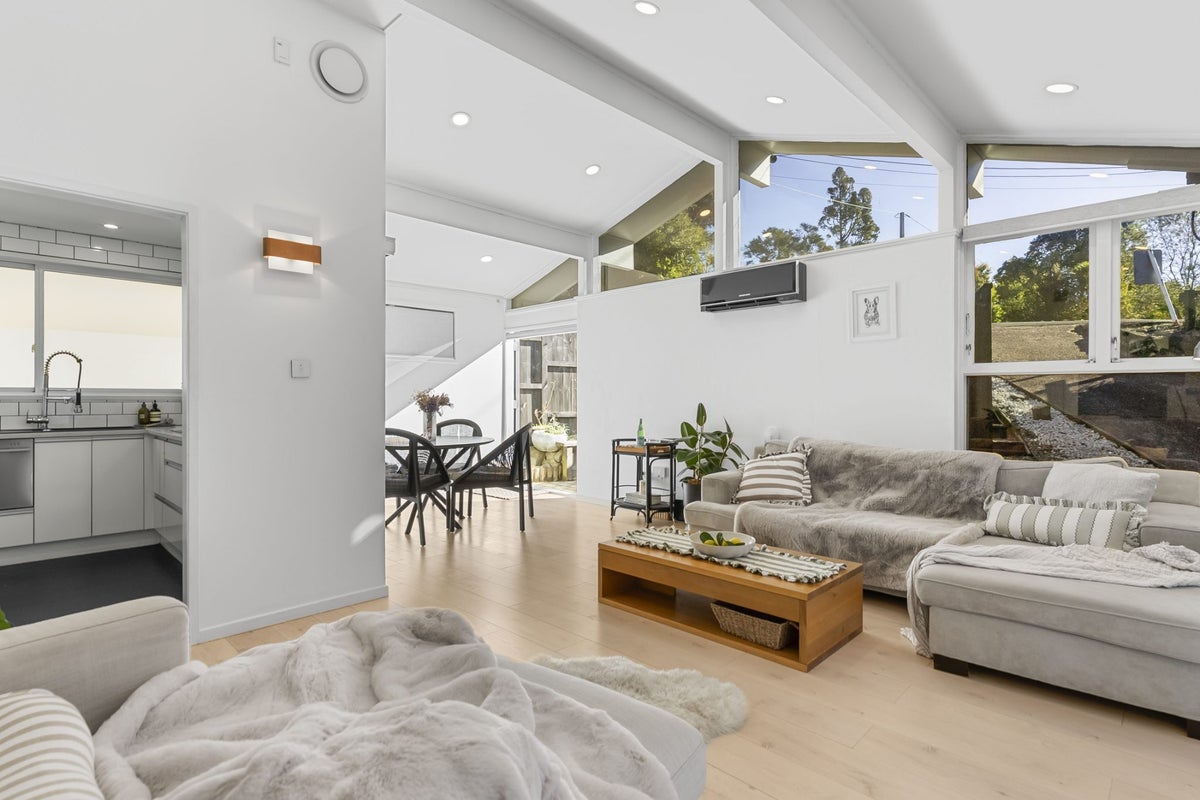 200 Godley Road, Titirangi, Auckland - Carousel 2