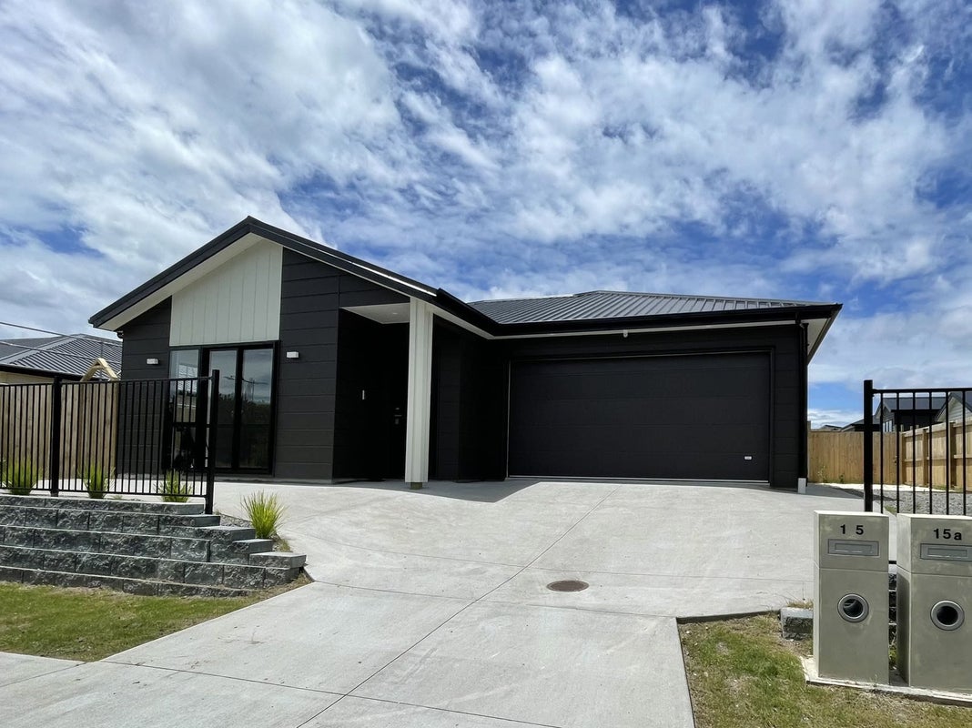 15 Mcindoe Road, Kumeu - Carousel 1