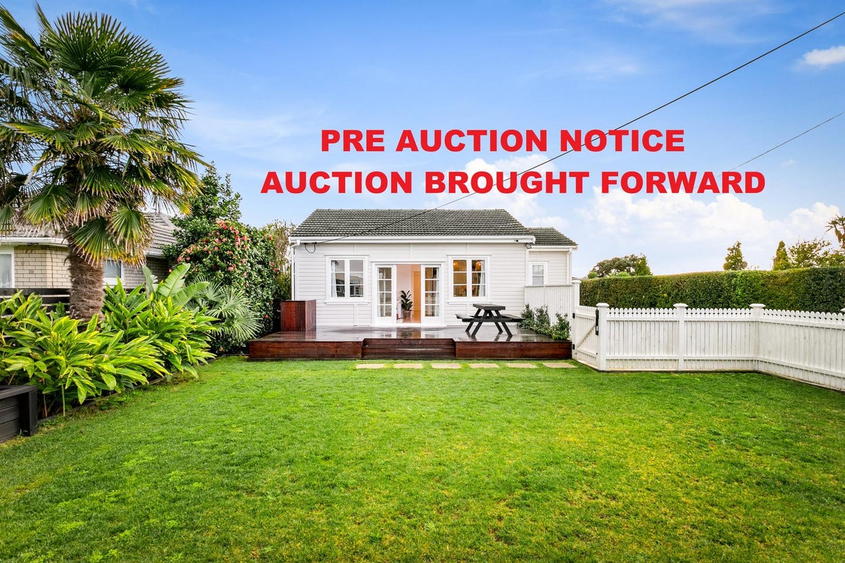 28 Rewarewa Road, Te Atatu Peninsula, Auckland - Carousel 1