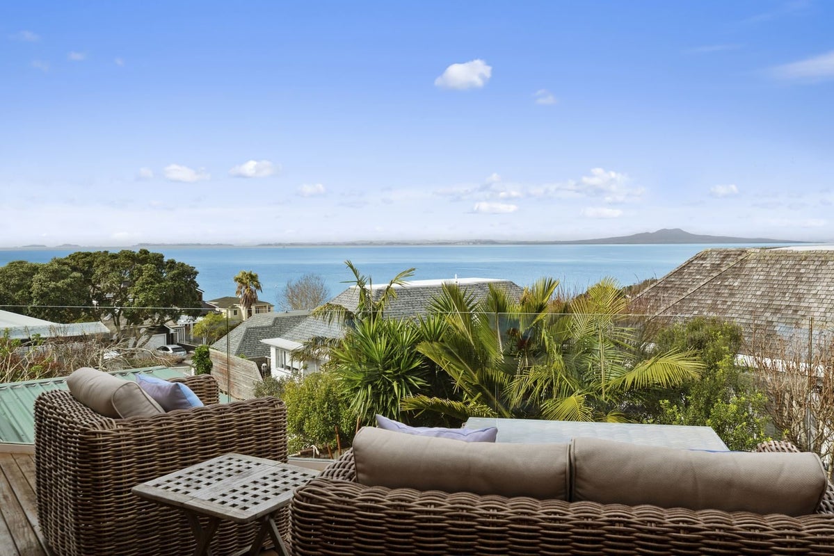 31 Ridge Road, Waiake, Auckland - Carousel 2