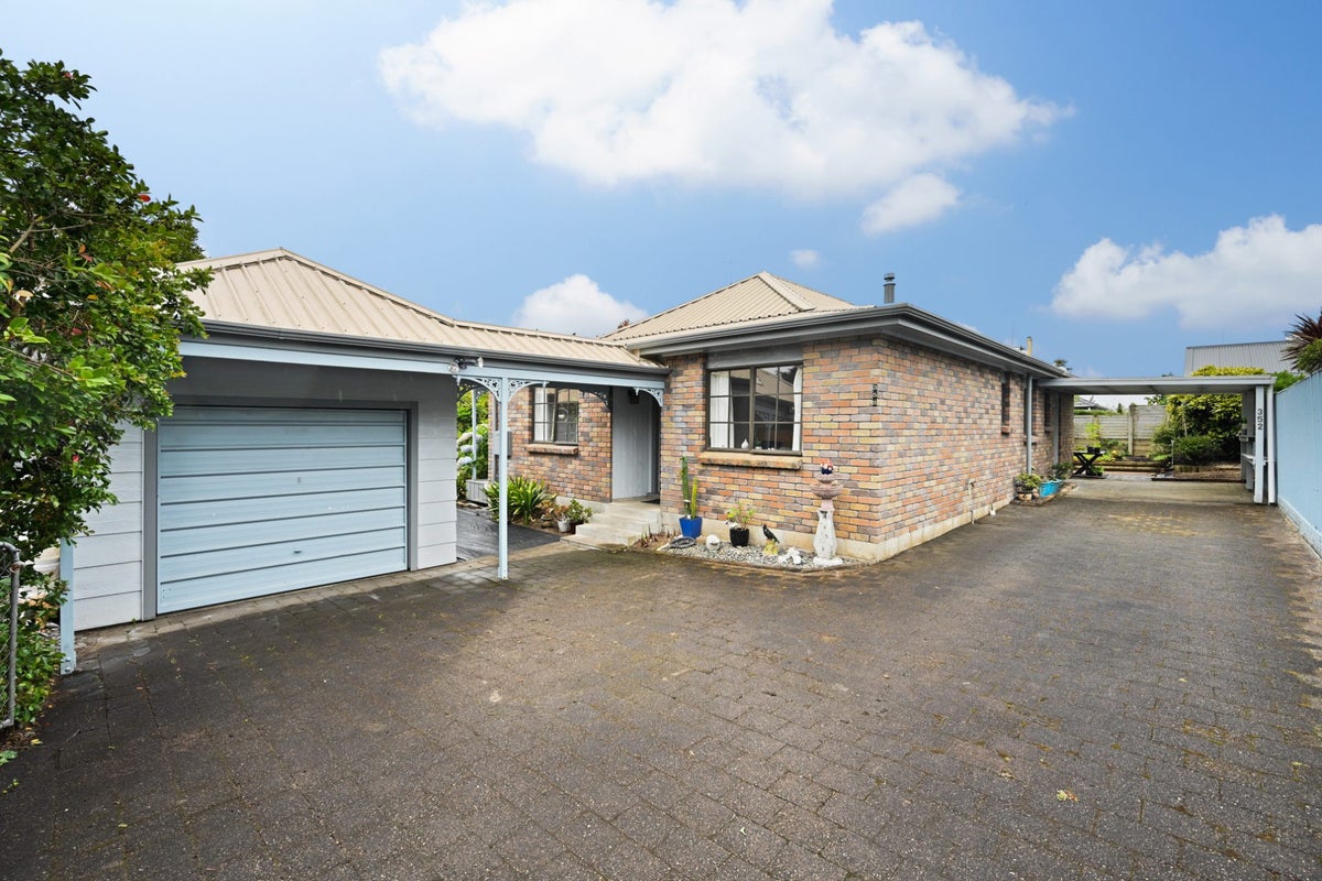 352 Cobham Drive, Hillcrest, Hamilton - Carousel 2
