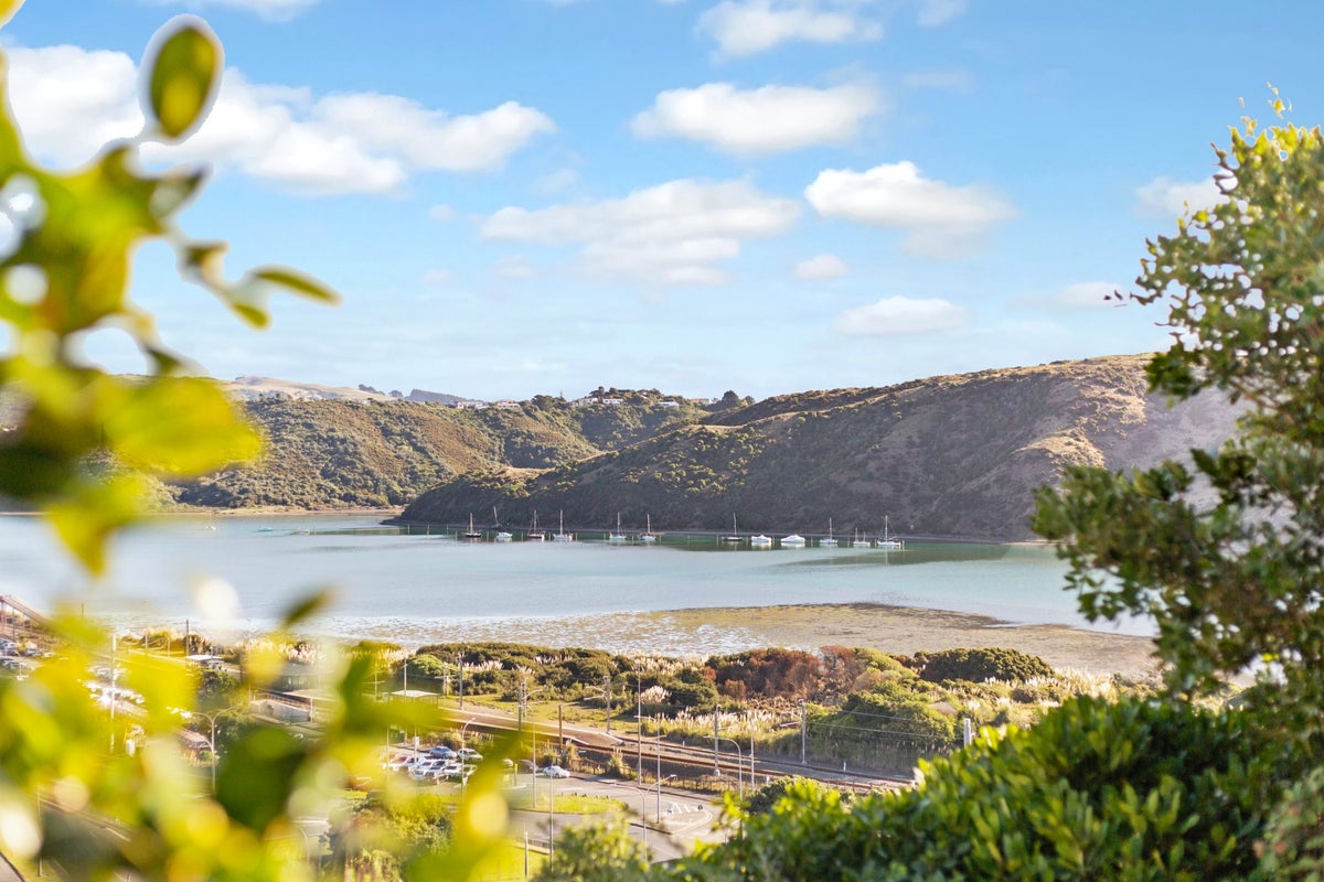 47 Kiriwai Road, Paremata, Porirua - Carousel 1