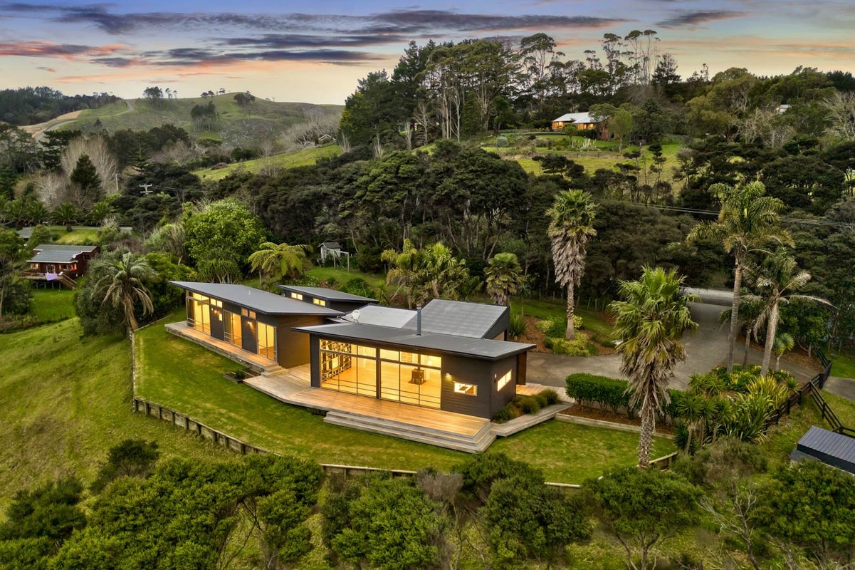 126 Taiapa Road, Muriwai, Muriwai - Carousel 1