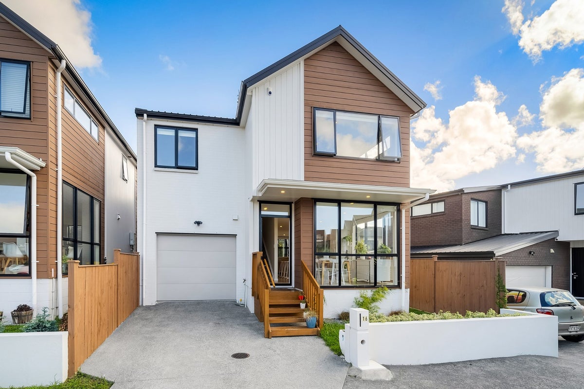 16 Seafarer Crescent, Stanmore Bay, Whangaparaoa - Carousel 1
