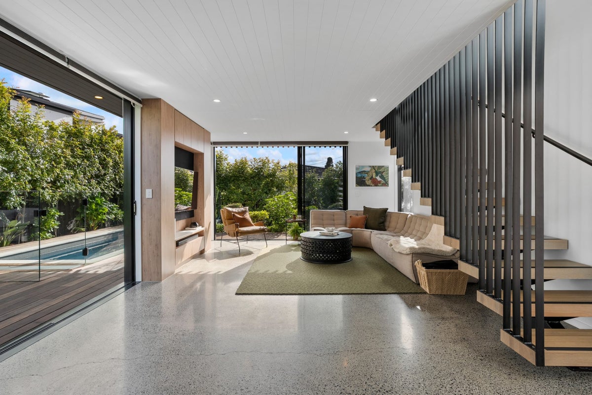 64A Huia Road, Point Chevalier, Auckland - Carousel 2