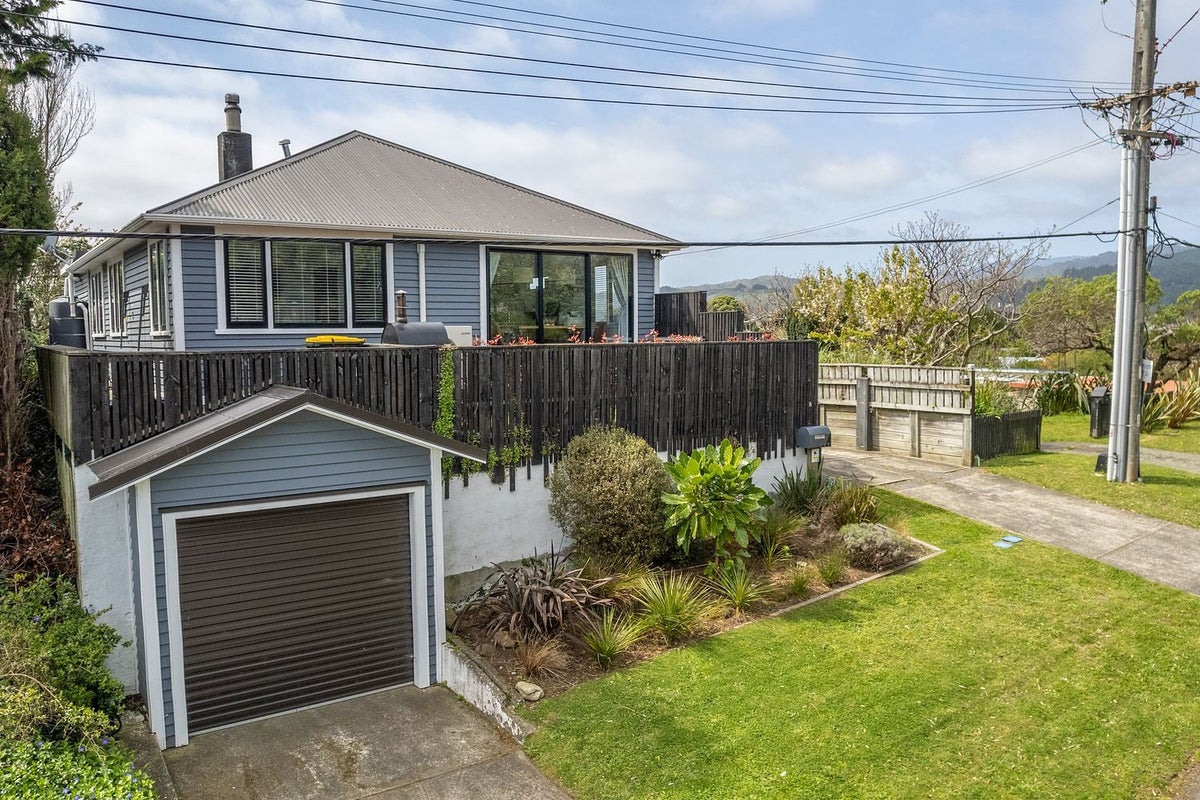 16 Tui Road, Raumati Beach, Paraparaumu - Carousel 1