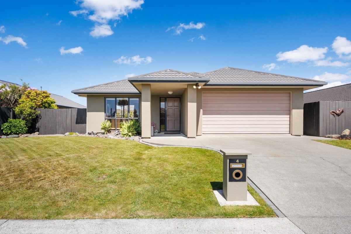 4 Meridian Grove, Kelvin Grove, Palmerston North - Carousel 1