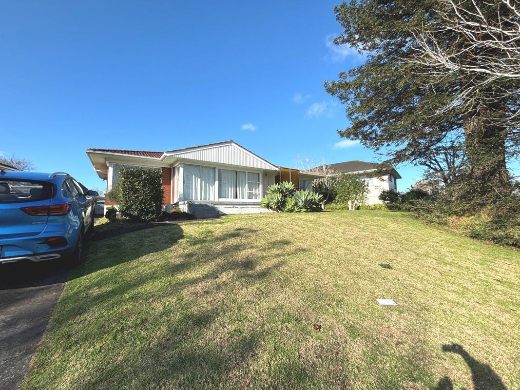 18 Wells Road, Bucklands Beach, Auckland - Carousel 1