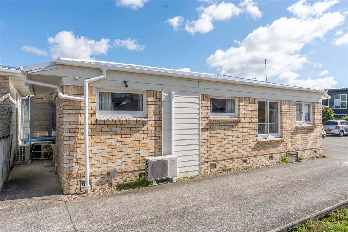 3B Bleakley Place, Hillcrest, Hamilton - Carousel 1