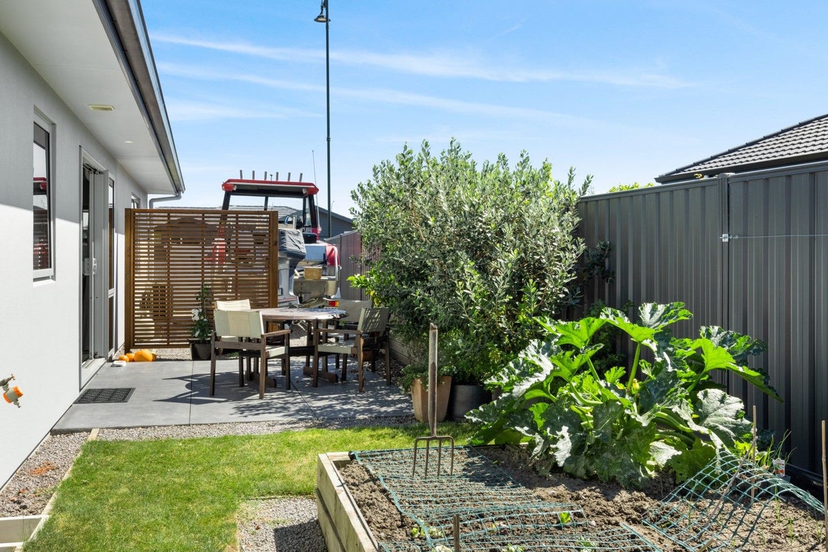 1 Benmore Place, Poraiti, Napier - Carousel 19