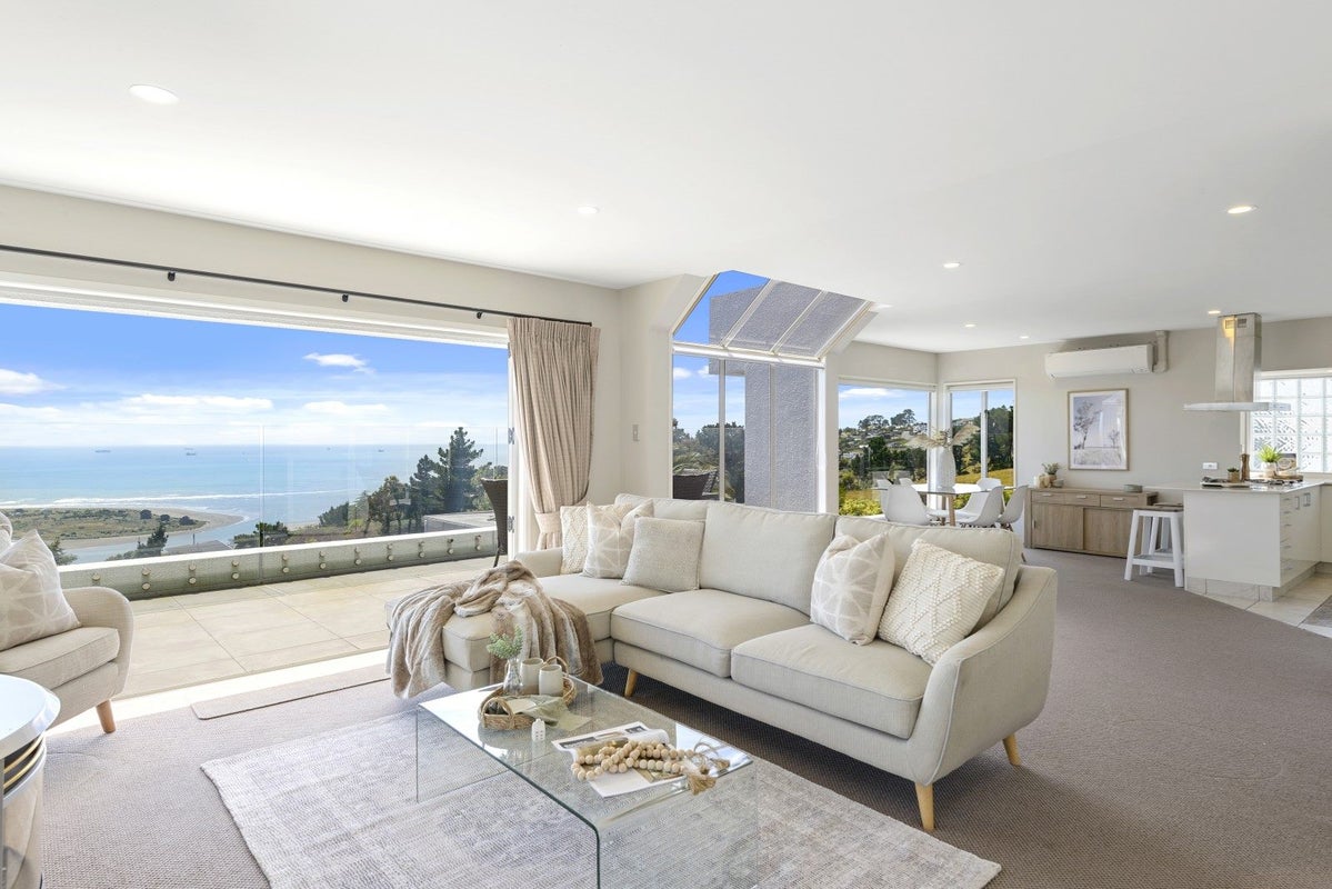 1/6 Horizon Heights, Redcliffs, Christchurch - Carousel 1