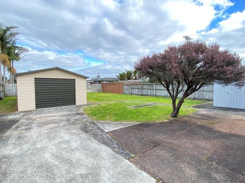 18 Taikata Road, Te Atatu Peninsula, Auckland - Carousel 2