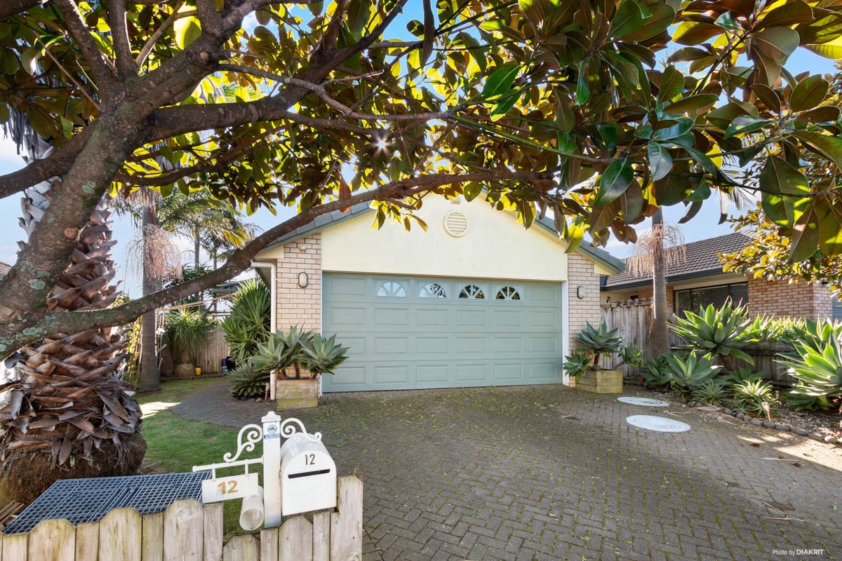 12A Broadhurst Road, Flat Bush, Auckland - Carousel 1