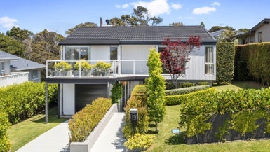 13 Holdaway Avenue, Northcote, Auckland - Carousel 1