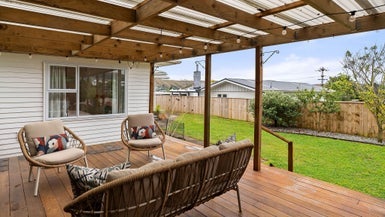 3 Catherine Crescent, Paparangi, Wellington - Carousel 1