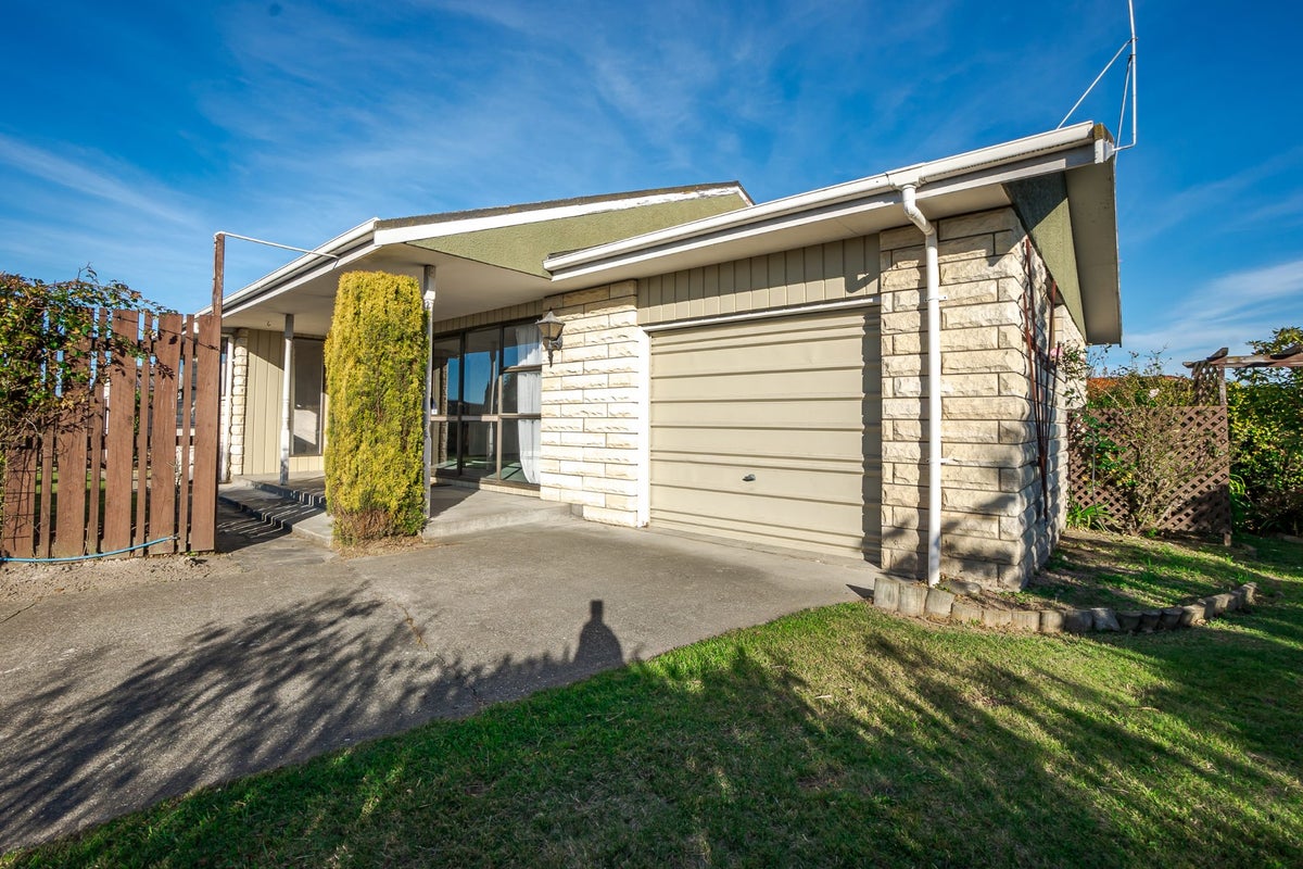 1 Godley Place, Oceanview, Timaru - Carousel 1