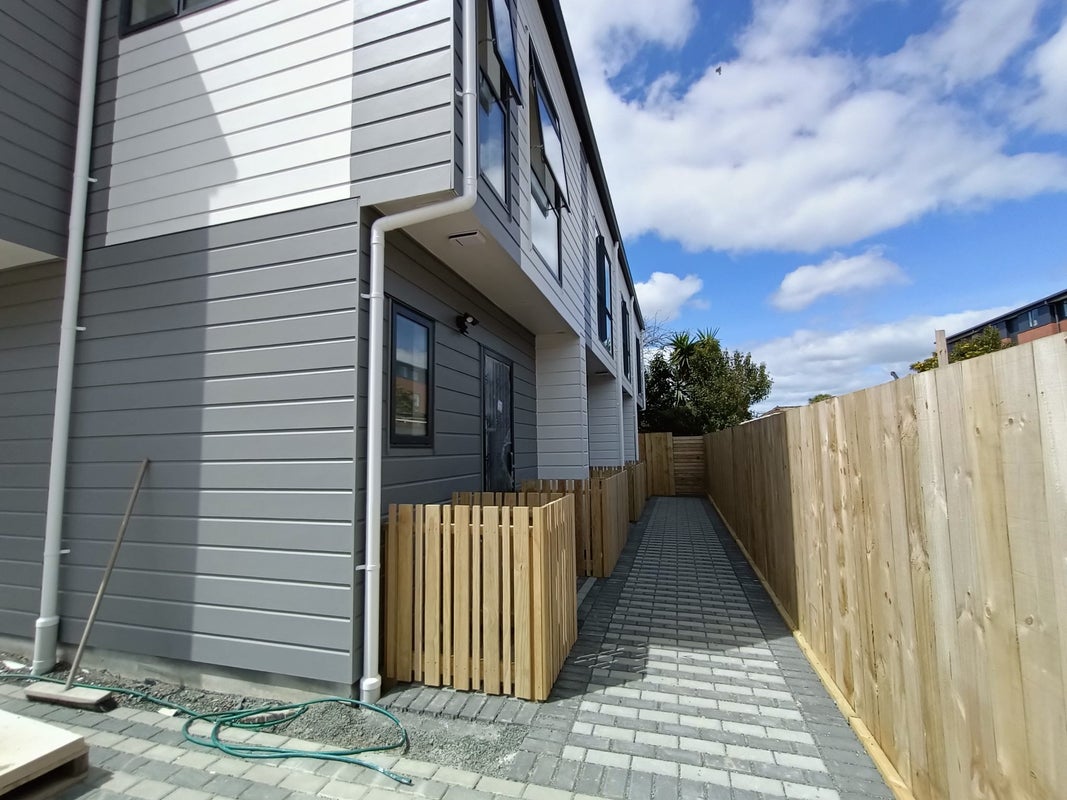 13E Serjeant Street, Henderson, Auckland - Carousel 2